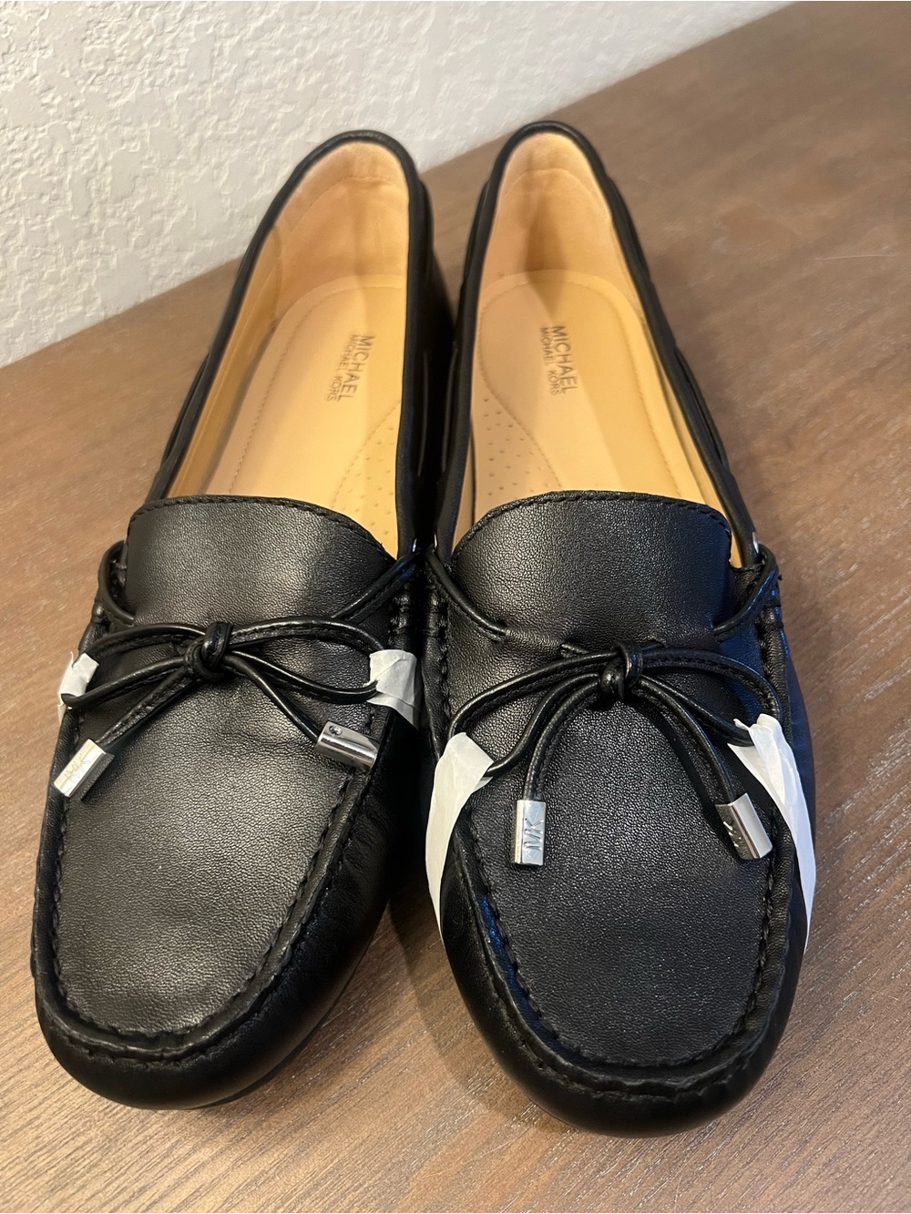 NEW MICHAEL KORS Classic Black Leather Women's Moccasin Loafers SIZE 9 - Picture 2 of 9